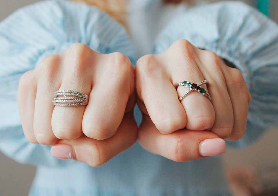 significado-de-los-anillos-en-los-dedos-simbolos-y-connotaciones-culturales