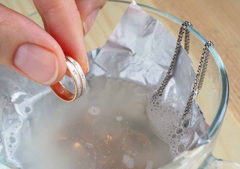 como-limpiar-pulsera-de-plata-metodos-efectivos-y-sencillos