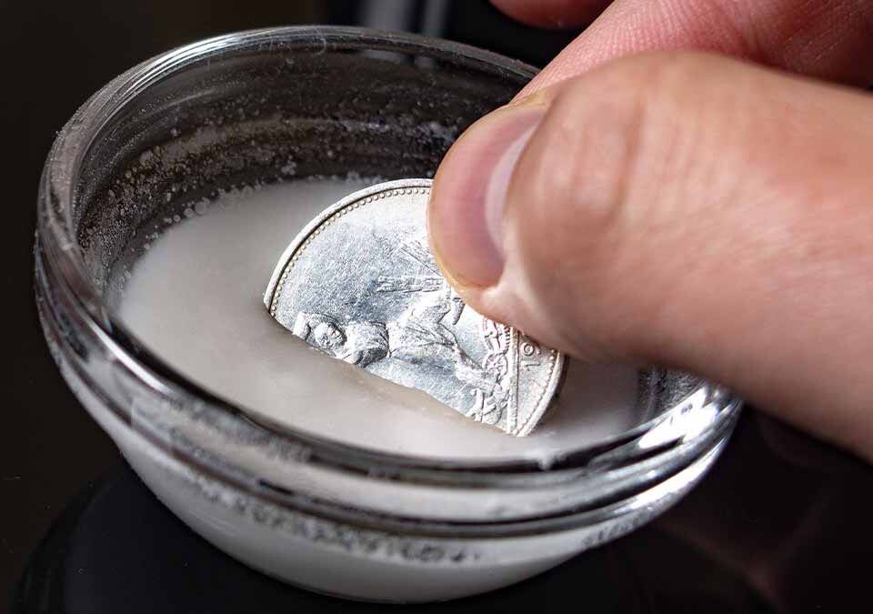 remedios-caseros-para-limpiar-la-plata-de-forma-efectiva