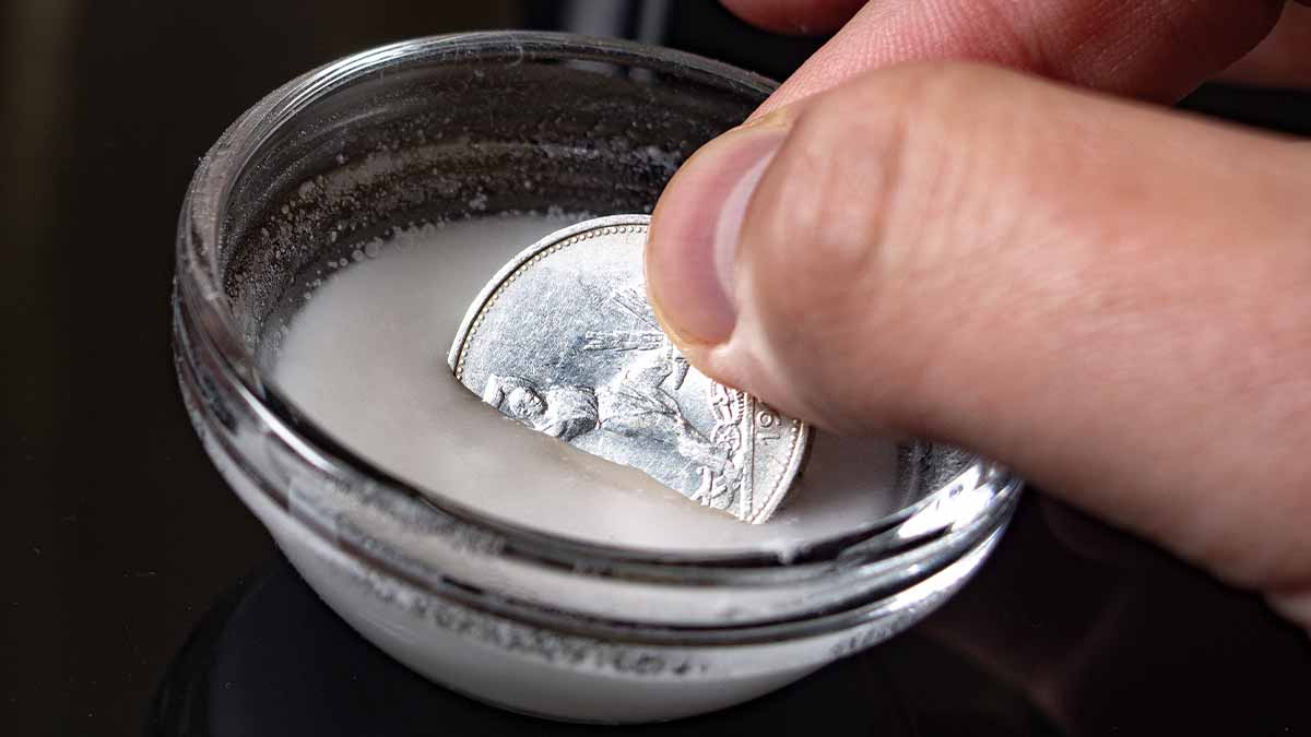 remedios-caseros-para-limpiar-la-plata-de-forma-efectiva